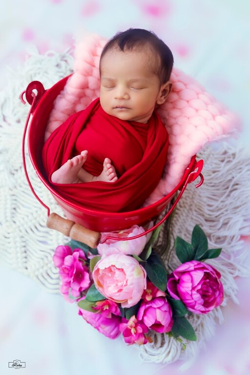 Newborn Red Bucket With Red Wrapping Setup 121